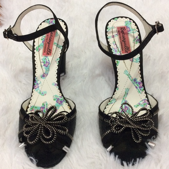 Betseyville Pabla Heels - Picture 2 of 8